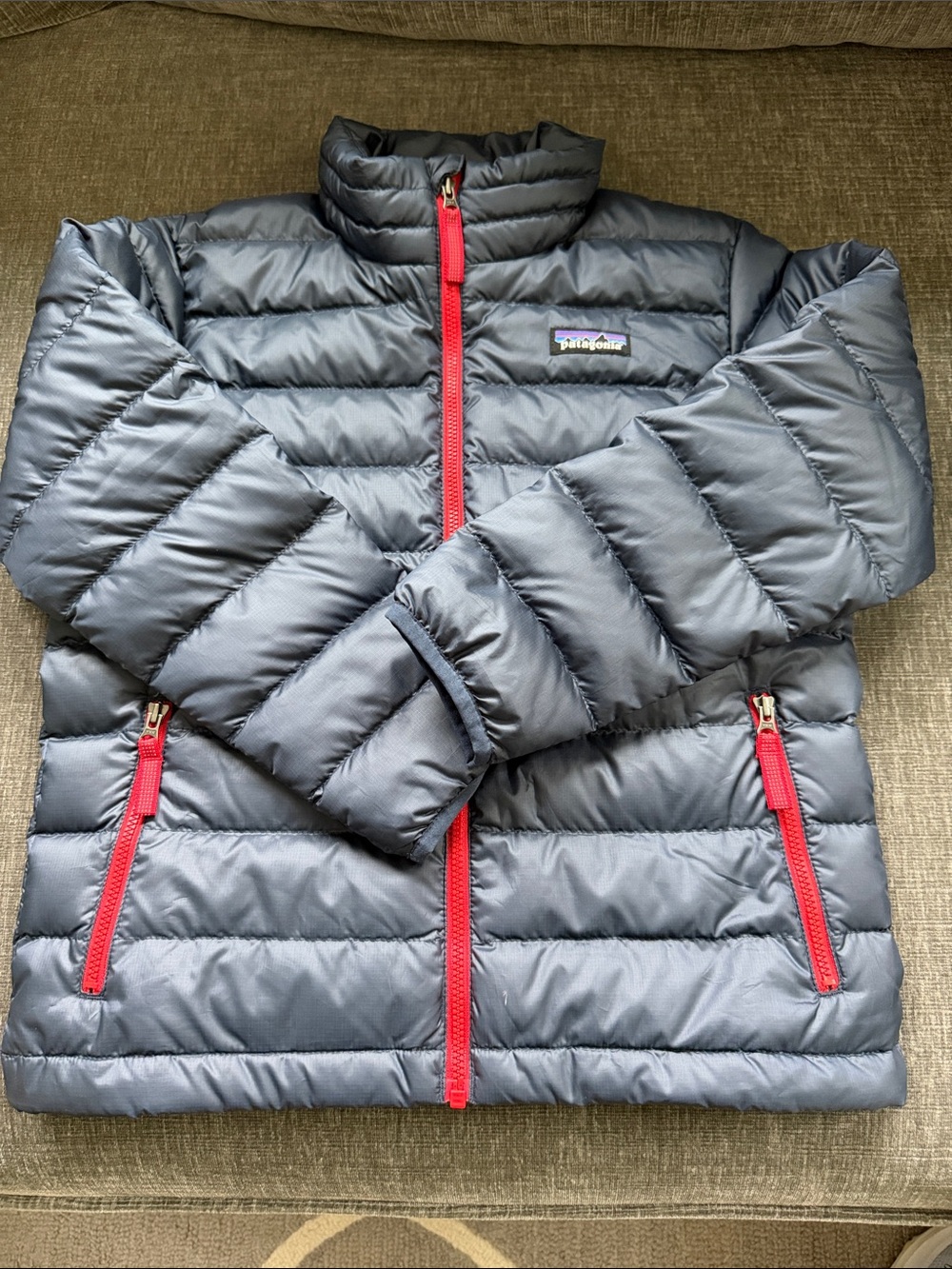 Patagonia Kids Puffer Jacket in Navy with Red Zippers
